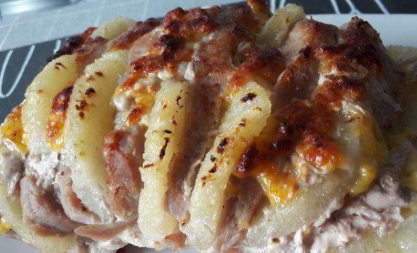 Мясо Гармошка в духовке. Рецепты в фольге, рукаве с картошкой, грибами, помидорами, черносливом