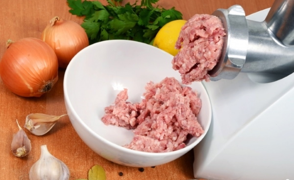Мясо по-французски из фарша в духовке. Рецепты с картошкой, помидорами, сыром, грибами пошагово