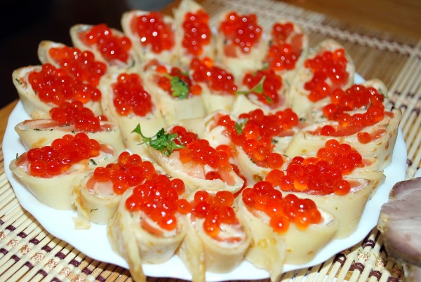 Начинки для блинов. Рецепты несладкие вкусные на праздничный стол, варианты с грибами, курицей, сыром, ветчиной, картошкой