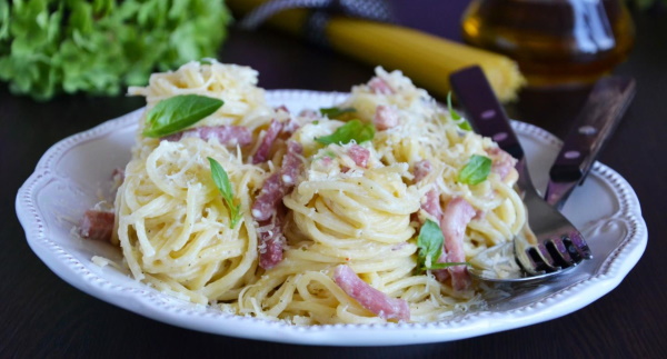 Паста с ветчиной и сыром, сливками, в сливочном соусе. Рецепты с фото пошагово