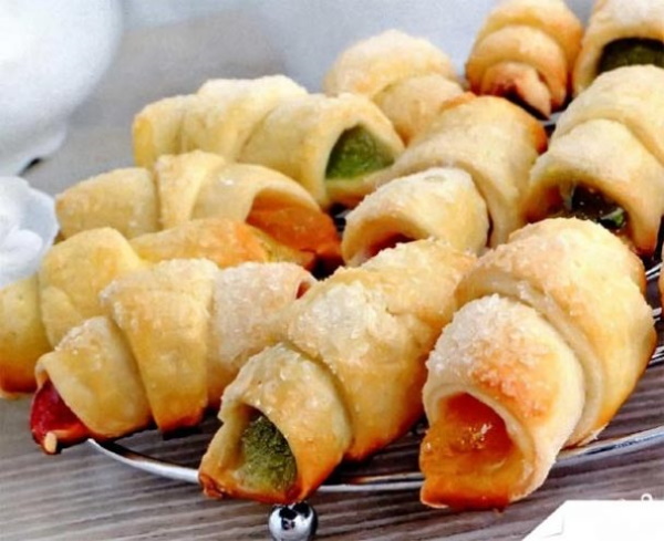 Печенье из сметаны. Рецепт в духовке, мультипекаре, мультиварке с вареньем, творогом, мармеладом, маргарином, яблоками. Фото пошагово