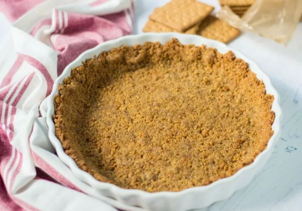 Пирог заливной с луком и яйцом. Рецепты на кефире, сметане, майонезе в мультиварке, духовке