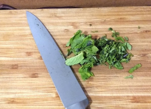 Салаты без варки продуктов с корейской морковью, копченой курицей, колбасой, фасолью. Рецепты с фото