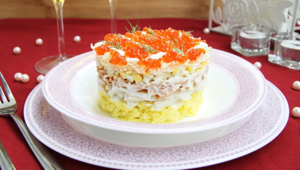 Салаты из консервированного кальмара. Рецепты с огурцом, яйцом, кукурузой, сыром, луком, рисом