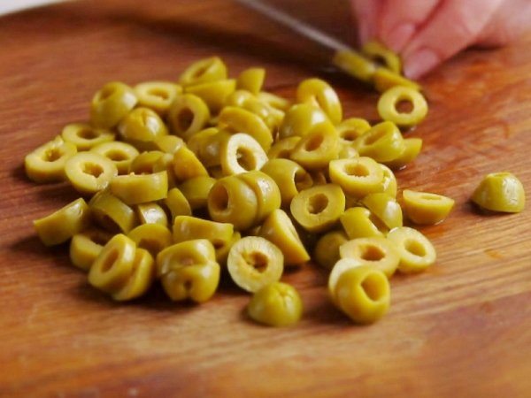 Салаты из консервированного кальмара. Рецепты с огурцом, яйцом, кукурузой, сыром, луком, рисом