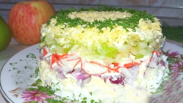 Салаты с крабовыми палочками и яблоком с кукурузой, сыром плавленым, яйцом, огурцом