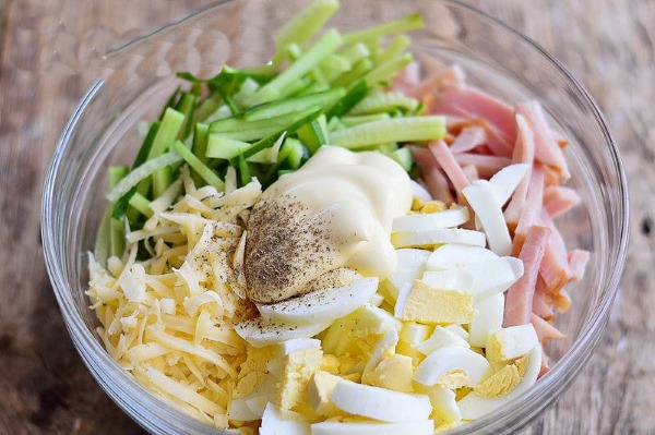 салат слоеный с ветчиной и сыром и огурцами. Смотреть фото салат слоеный с ветчиной и сыром и огурцами. Смотреть картинку салат слоеный с ветчиной и сыром и огурцами. Картинка про салат слоеный с ветчиной и сыром и огурцами. Фото салат слоеный с ветчиной и сыром и огурцами