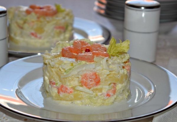 Слоеные салаты. Рецепты с фото на праздничный стол с курицей, грибами, крабовыми палочками, свеклой, мясом, сыром
