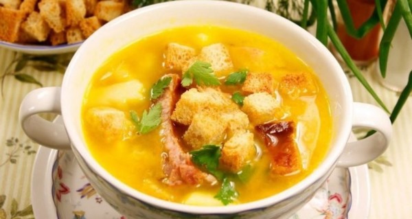 Суп-пюре гороховый. Рецепт классический с картошкой, курицей, копченостями, сухариками, грибами, сливками, свининой. Пошагово