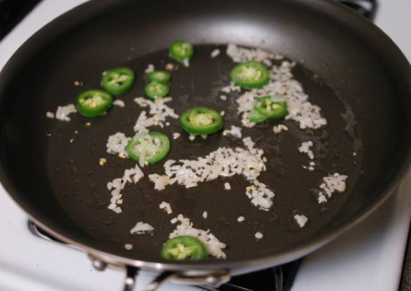 Свинина с ананасами в духовке. Рецепт с сыром, картошкой, майонезом, грибами в фольге, пакете для запекания, рукаве