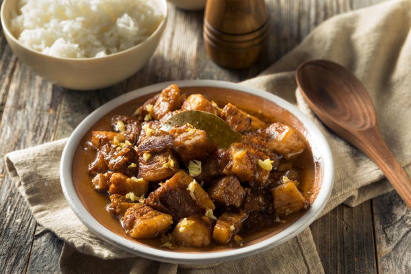 Свинина с ананасами в духовке. Рецепт с сыром, картошкой, майонезом, грибами в фольге, пакете для запекания, рукаве