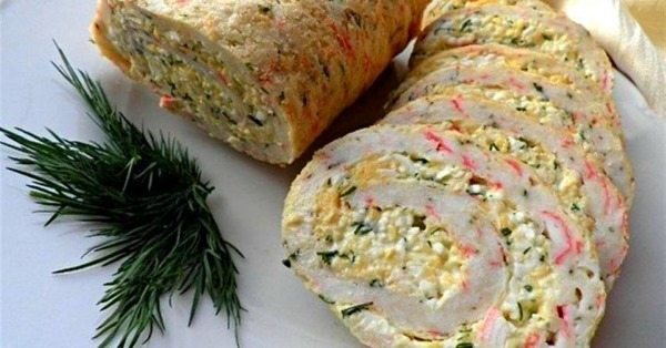 Яичные рулетики с начинкой. Рецепт на сковороде, в духовке из крабовых палочек, фарша, ветчины, сыра, красной рыбы. Пошагово