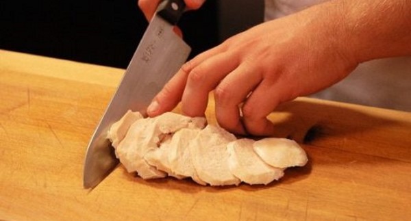 Закуска из плавленого сыра пластинками, шарики, рулет с чесноком, яйцом, майонезом, крабовыми палочками, зеленью. Рецепт