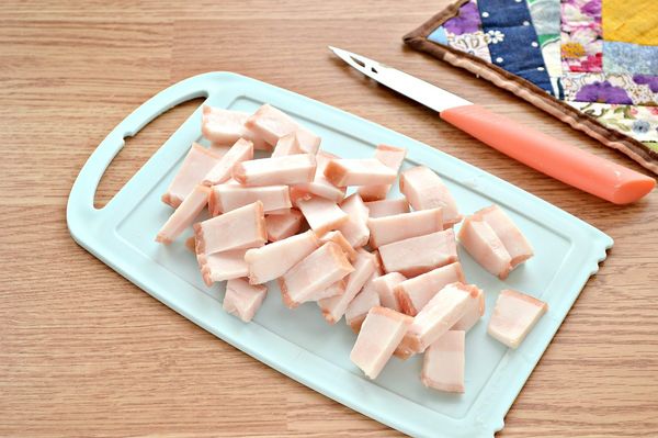 Буженина из говядины в домашних условиях вкусная, сочная. Рецепт в духовке, мультиварке в фольге, рукаве с черносливом, морковью, чесноком, горчицей