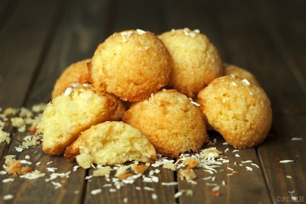 Печенье из кокосовой стружки. Рецепт без муки, сахара с маслом, белками, бананом, мякотью фруктов, рисовой мукой