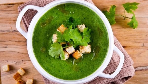 Что приготовить на первое блюдо из свинины, курицы, говядины быстро, недорого. Рецепты