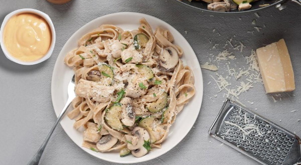 Макароны с грибами в сливочном соусе. Рецепты с сыром, курицей