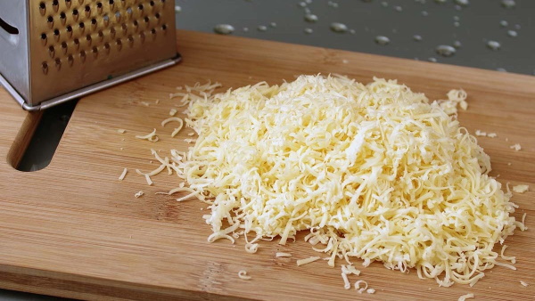 Рулетики из крабовых палочек с разными начинками. Рецепты с огурцом, плавленым сыром, чесноком, яйцом