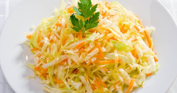 Салаты из моркови и капусты. Рецепт витаминный с уксусом, по-корейски