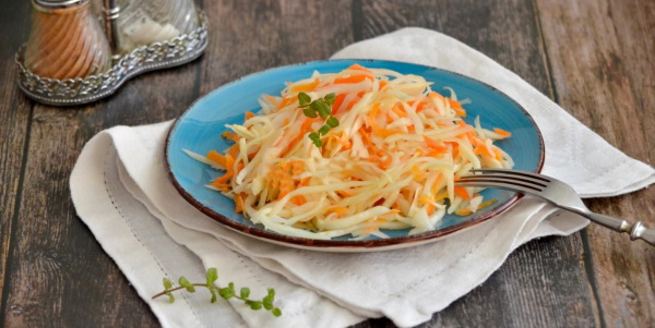 Салаты из моркови и капусты. Рецепт витаминный с уксусом, по-корейски