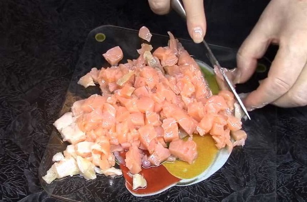 Салаты с соленой горбушей. Рецепт вкусный слоями с помидорами, авокадо, рисом, картошкой, огурцом свежим