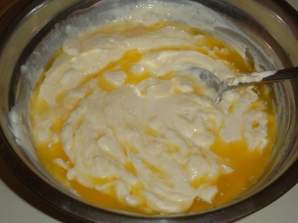Соусы из сметаны для макарон, курицы, салата, мяса с чесноком, зеленью, огурцом, горчицей, грибами. Рецепт