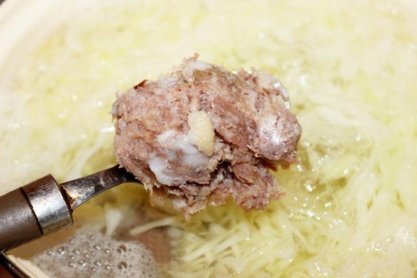 Суп из квашеной капусты. Рецепты в мультиварке, горшочке с мясом, курицей, грибами, тушенкой, постного