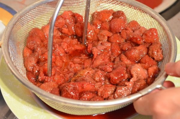 Торты йогуртовые с фруктами, клубникой, ягодами, без выпечки. Рецепт
