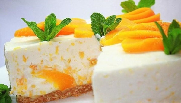 Торты йогуртовые с фруктами, клубникой, ягодами, без выпечки. Рецепт
