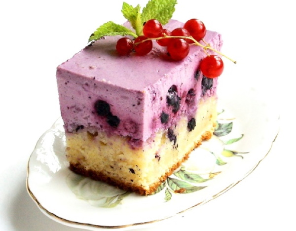 Торты йогуртовые с фруктами, клубникой, ягодами, без выпечки. Рецепт
