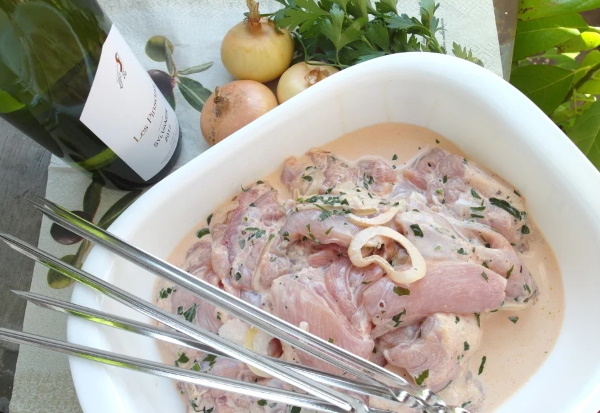 Как замариновать куриную грудку, чтобы она была сочной для шашлыка, гриля, в духовке, на сковороде