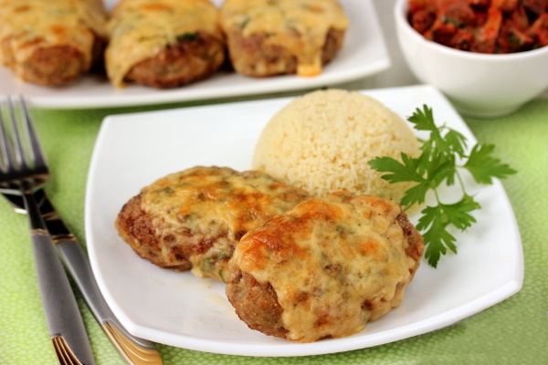 Зразы мясные с яйцом. Рецепт в духовке, мультиварке, на сковороде пошаговый с сыром, грибами, луком, подливкой