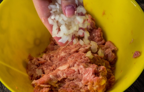 Зразы мясные с яйцом. Рецепт в духовке, мультиварке, на сковороде пошаговый с сыром, грибами, луком, подливкой