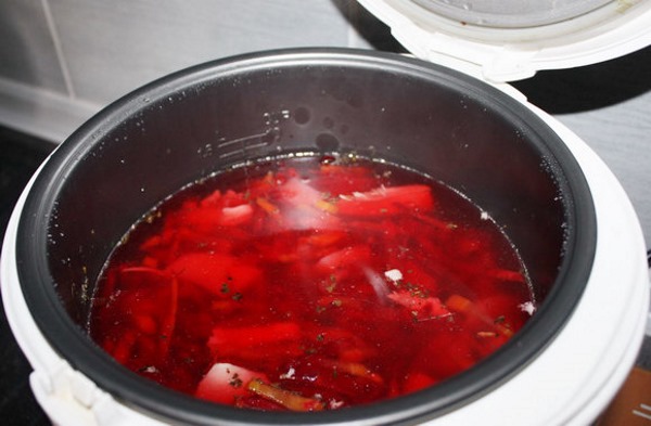 Борщ из квашеной капусты. Рецепт классический в мультиварке, скороварке постный со свеклой, фасолью, свининой, курицей