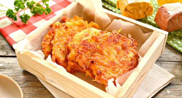 Драники с сыром и картошкой. Рецепт на сковороде, в духовке с колбасой, ветчиной, грибами, кабачками