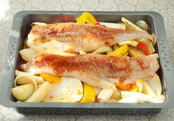 Филе минтая в духовке. Самые вкусные рецепты с морковью, луком, овощами