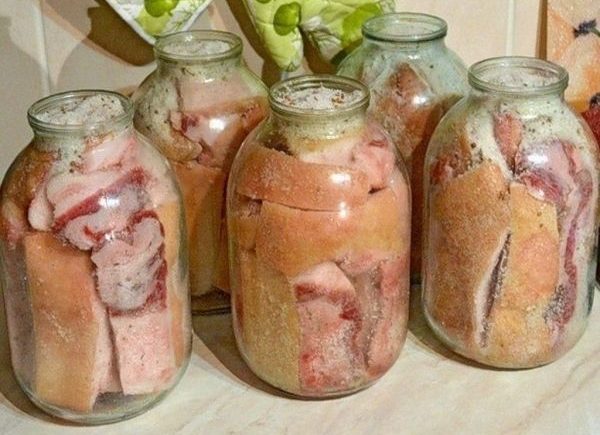 Как солить сало с чесноком и перцем в рассоле в банке. Рецепты с фото