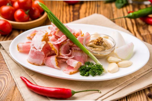 Как солить сало с чесноком и перцем в рассоле в банке. Рецепты с фото
