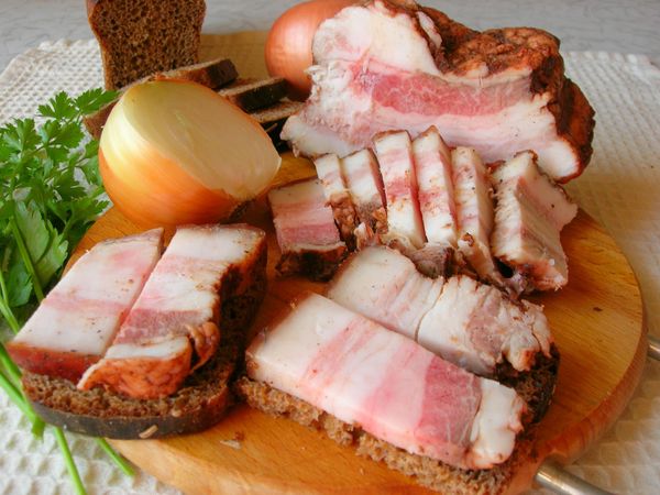 Как солить сало с чесноком и перцем в рассоле в банке. Рецепты с фото