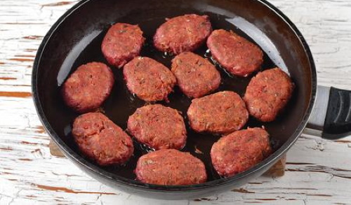 Котлеты из консервы сайры с рисом, картошкой, манкой, геркулесом. Рецепт с фото