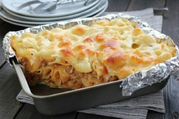 Лазанья из макарон с фаршем в духовке, мультиварке. Рецепт с сыром, помидорами, соусом бешамель, грибами