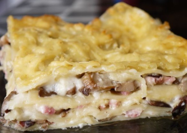 Лазанья из макарон с фаршем в духовке, мультиварке. Рецепт с сыром, помидорами, соусом бешамель, грибами