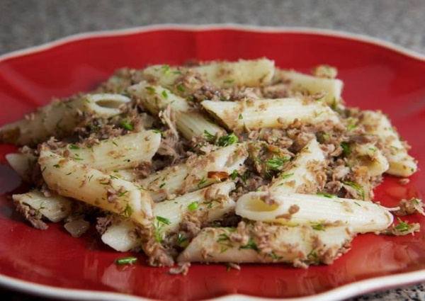 Макароны с тушенкой. Рецепт на сковороде, в мультиварке, кастрюле с сыром, томатной пастой, грибами, овощами