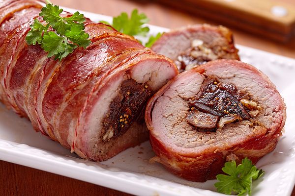 Мясные рулетики с начинкой в духовке в фольге. Рецепты с фото