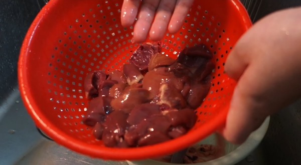 Куриная печень в кляре. Рецепт жареная с луком, майонезом, крахмалом, молоком