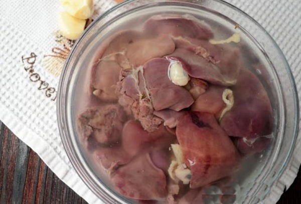Куриная печень в кляре. Рецепт жареная с луком, майонезом, крахмалом, молоком