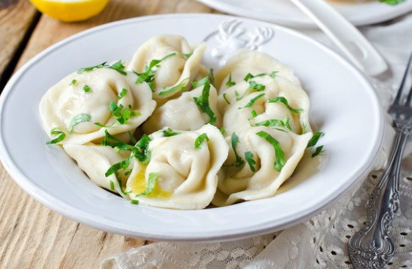 Как приготовить пельмени в микроволновке. Рецепт без воды просто, вкусно в собственном соку, горшочке, жареные