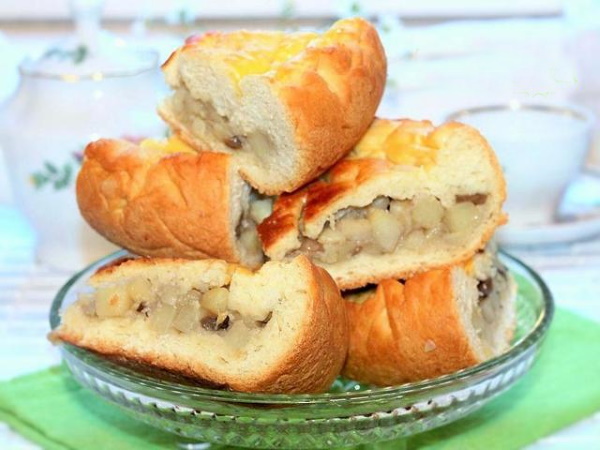 Пирог с мясом и картошкой из дрожжевого теста в духовке рецепт с фото домашних условиях