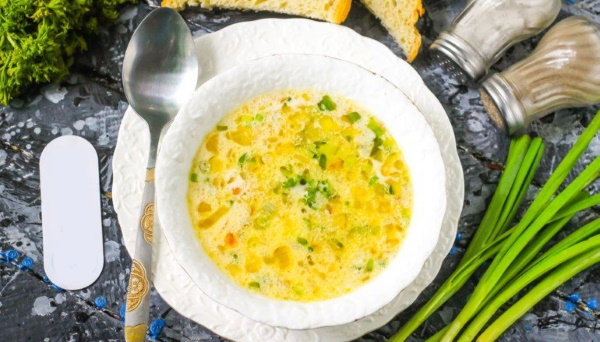 Подлива для риса без мяса с томатной пастой, из моркови, лука, сметаны, на молоке