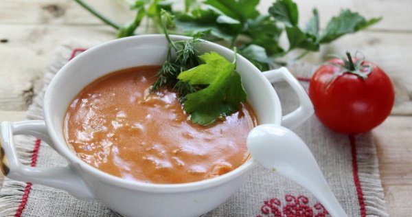 Подлива для риса без мяса с томатной пастой, из моркови, лука, сметаны, на молоке